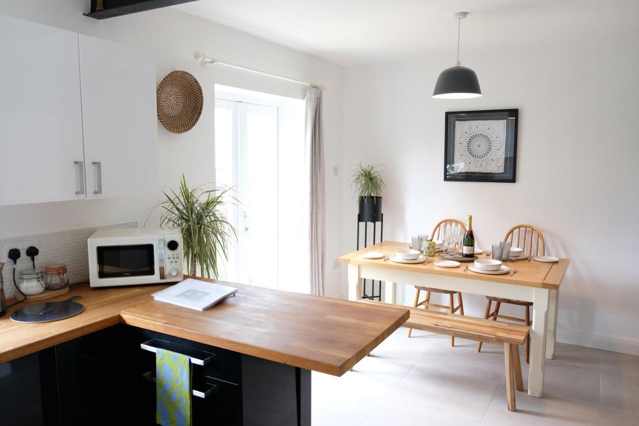 Casa de férias Chaloners, Free Parking, Large Garden, Close To Races & Centre